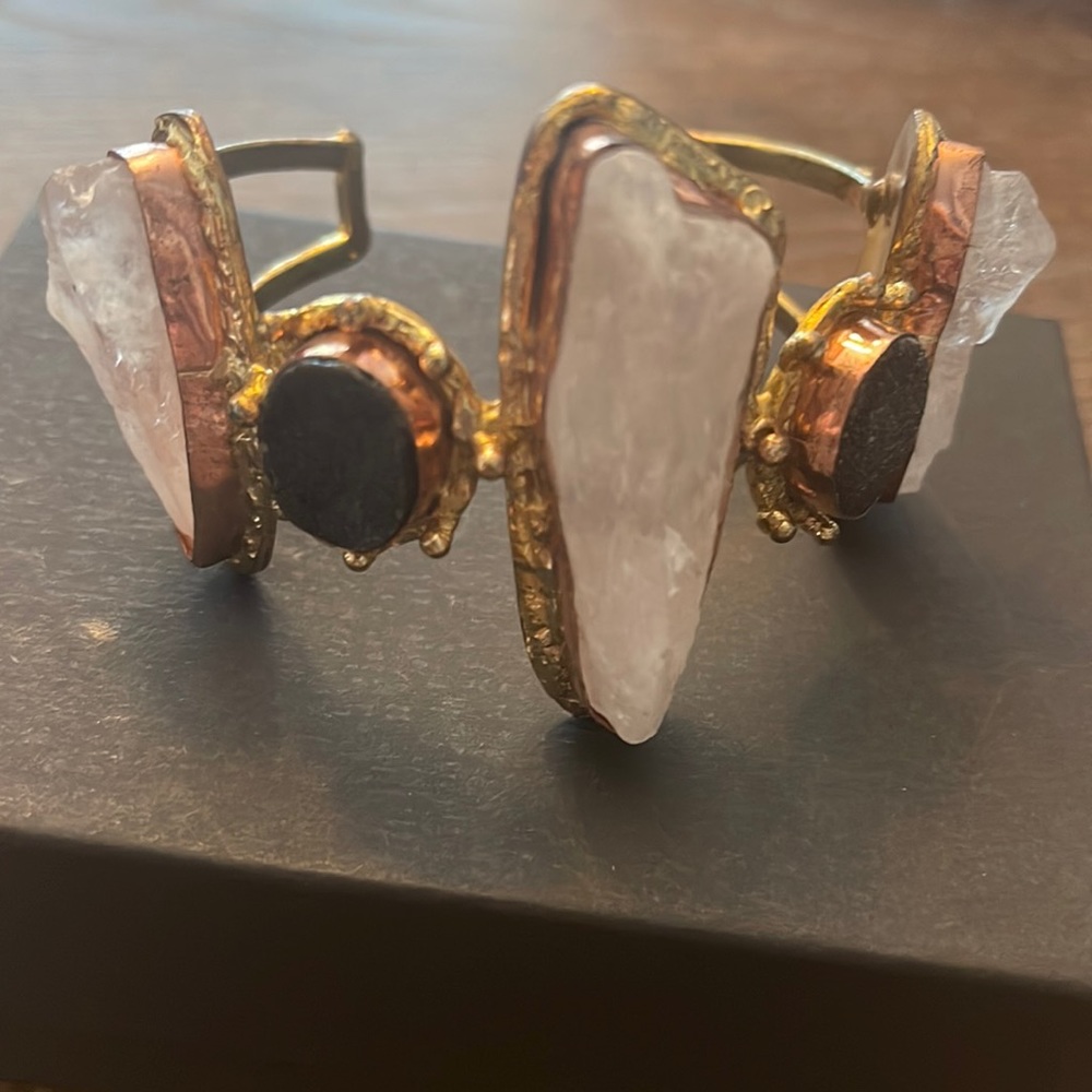 Women’s Cuff Stone bracelet NWOT